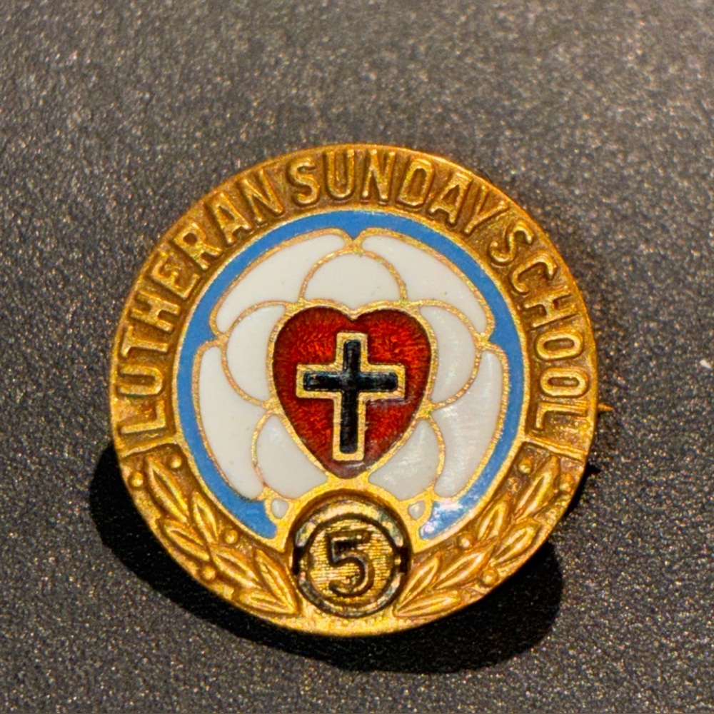 LUTHERAN SUNDAY SCHOOL ENAMEL PIN 5 YEARS 10 KT GF ST LOUIS 3/4" Vintage